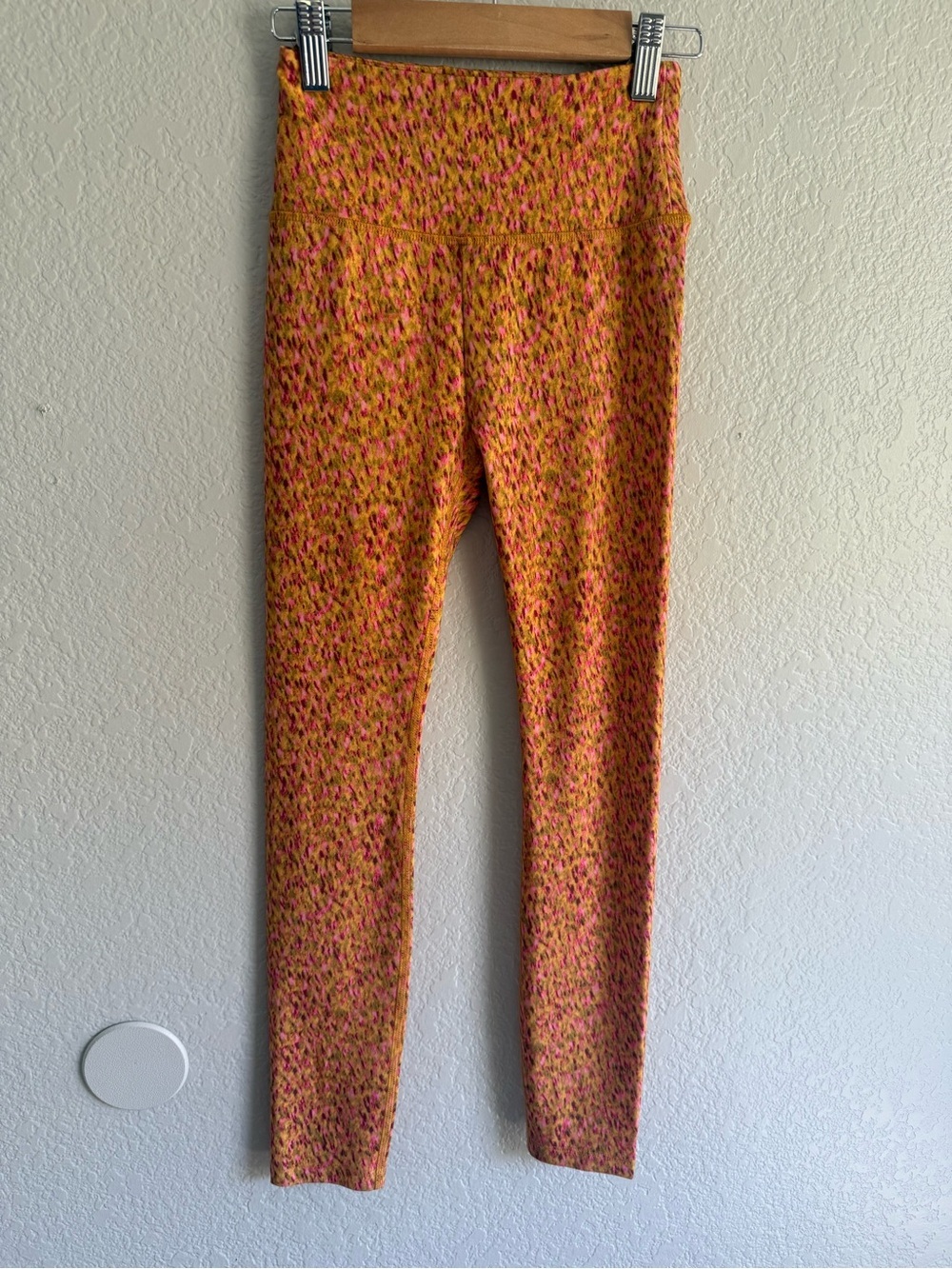 NEW Lou & Grey Petaled Feel Good Pocket Leggings